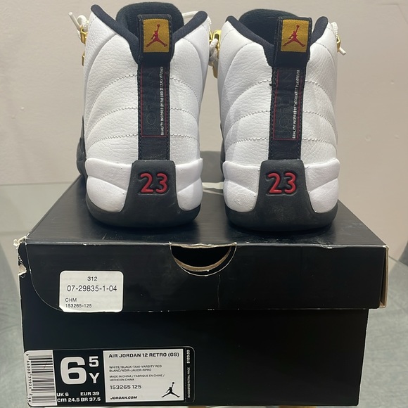 Jordan 12 Taxi - Picture 2 of 6